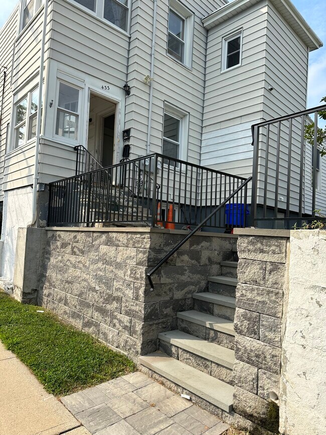 Building Photo - 433 Central Ave