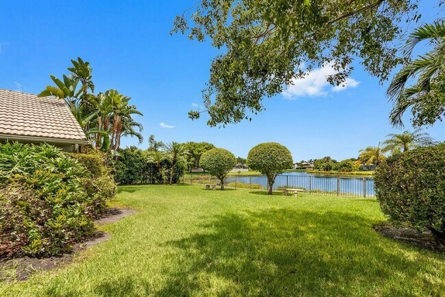 Foto del edificio - 6448 Blue Bay Cir