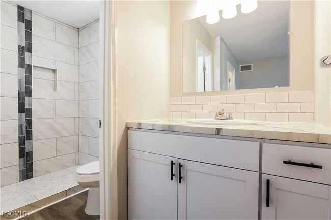 Foto del edificio - 4007 Allure Ln