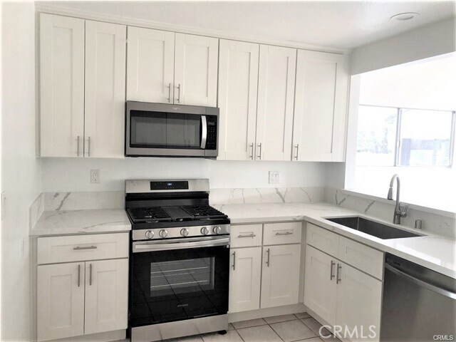 Building Photo - 5740 E Huntdale St