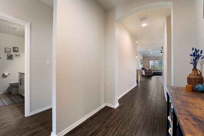 Foto del edificio - 4 Bedroom Home with Stone Patio, Built-In Gazebo & Amenity-Rich Community Living