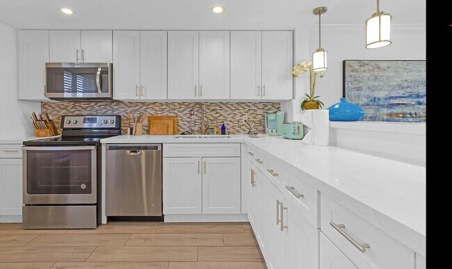 Building Photo - 601 N Ocean Blvd