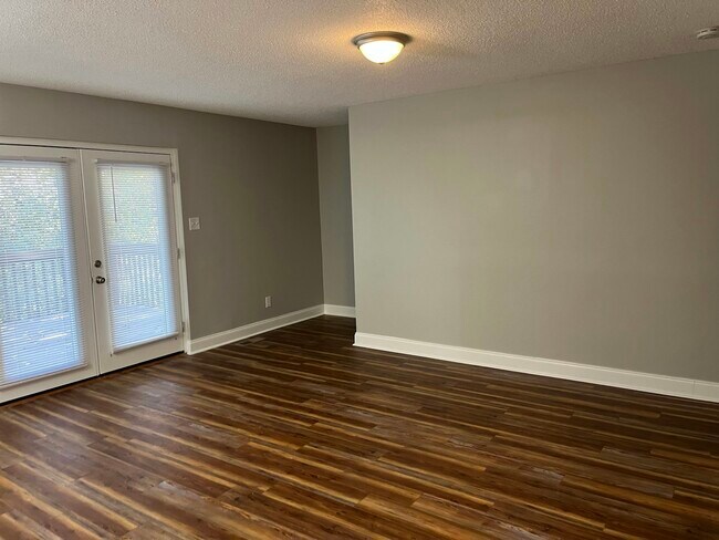 Foto del edificio - 2205 Ridgecrest Dr