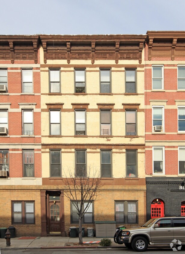 Building Photo - 89 Greenpoint Ave