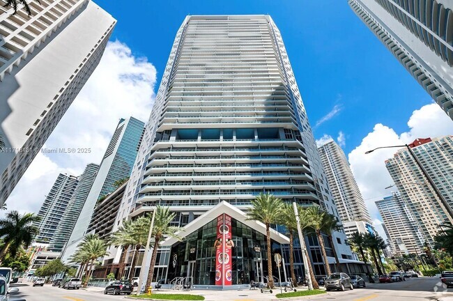 Building Photo - 1300 Brickell Bay Dr