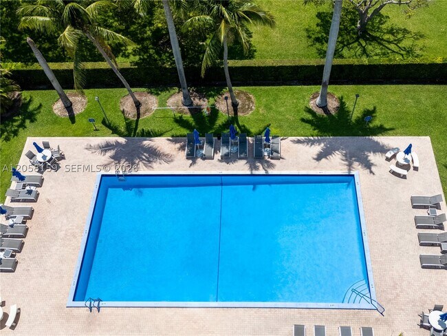 Foto del edificio - 2200 NE 7th St