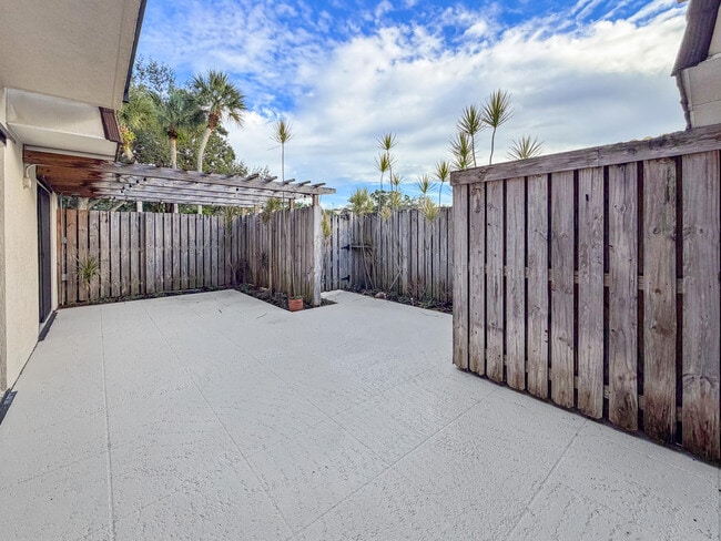 Building Photo - 306 3rd Ln