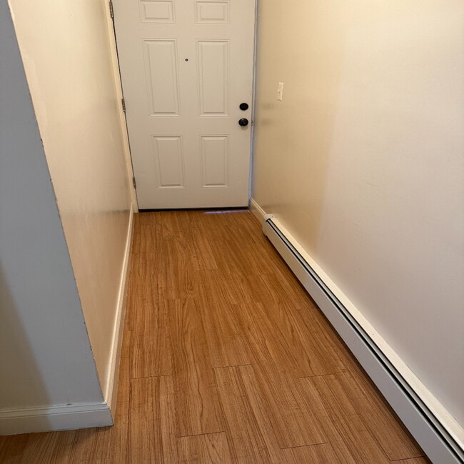 Foto del edificio - 32 Armstrong Ave