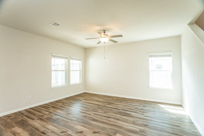 Building Photo - 119 Oakdale Meadows Ln