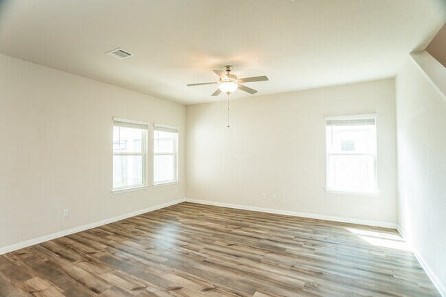 Foto del edificio - 119 Oakdale Meadows Ln
