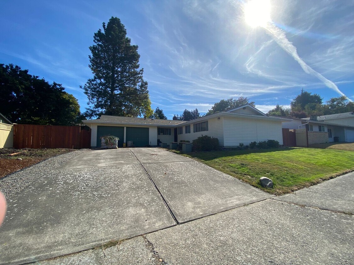 684 NE Centurion Ct, Gresham, OR 97030 House Rental in Gresham, OR