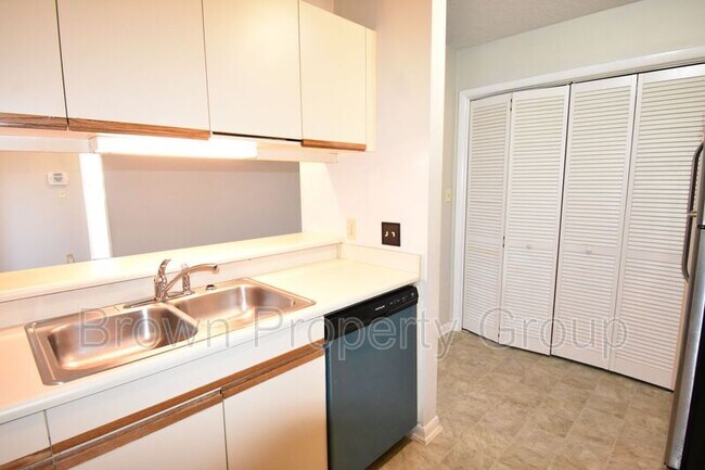 Building Photo - 664 Bartons Landing Pl