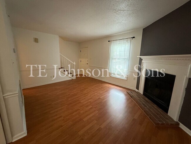 Foto del edificio - Stylish Townhome with Ensuite Baths & Comm...