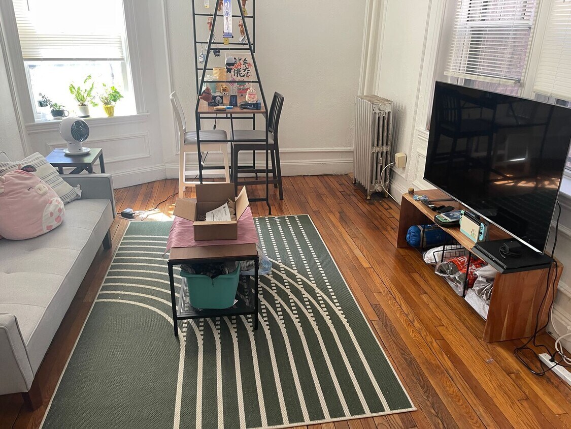 Primary Photo - 1-bed Coolidge Corner Brookline H+HW