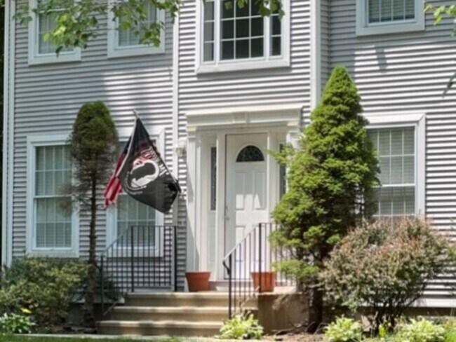 Foto del edificio - 232 Woodmont Dr