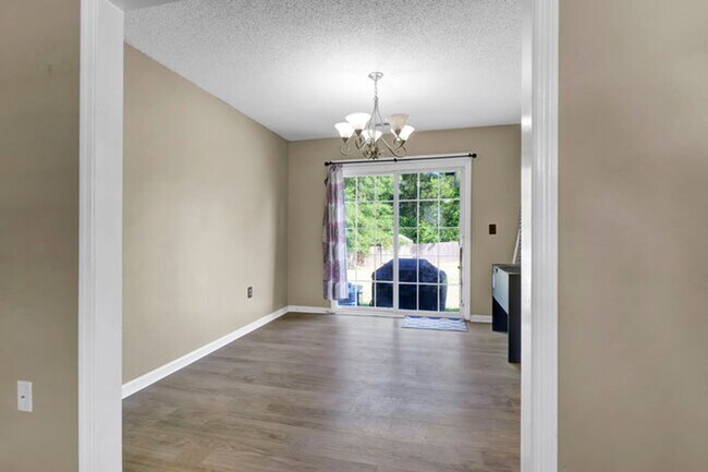 Foto del edificio - 134 Lawndale Ln