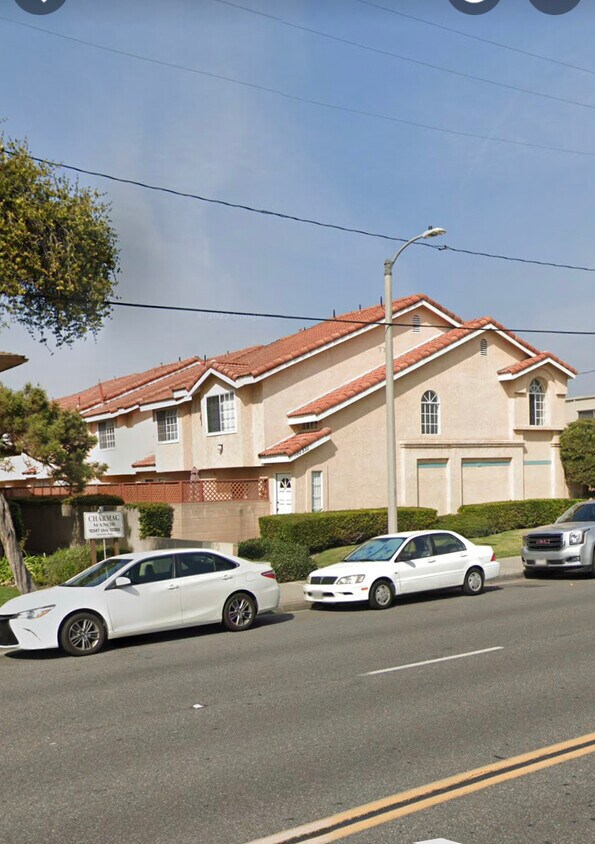 Front and street view - 10331 Downey Ave