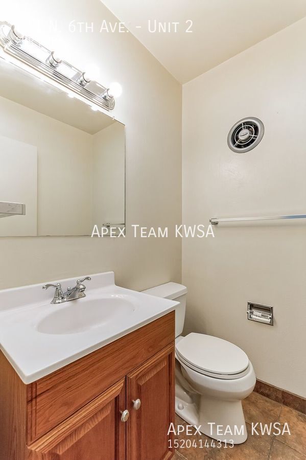 Building Photo - $1300- Gorgeous & Spacious 2 Bed | 1 Bath ...
