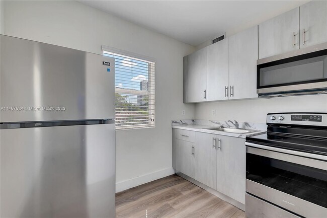 Foto del edificio - 1710 NW 1st Ct