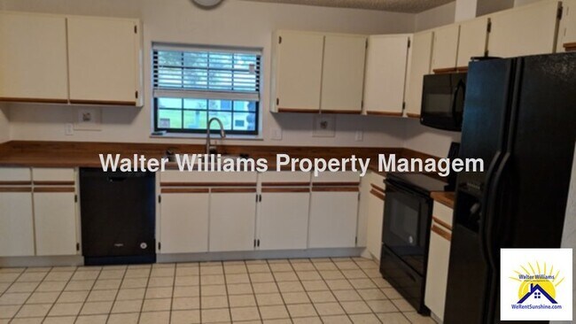 Foto del edificio - Spacious Living House in Palm Coast, FL.  ...