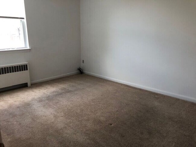 Building Photo - Two Bedroom Apartment 19111- Duplex