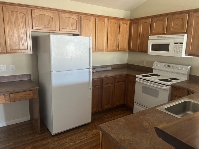Building Photo - 608 River View Dr