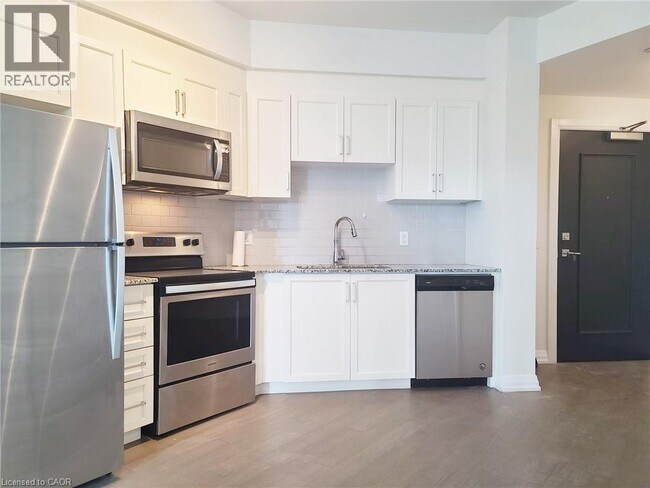 Photo du bâtiment - 155 Caroline St S