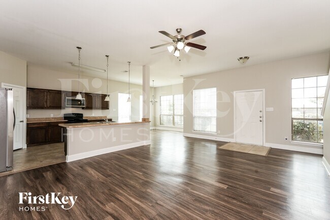 Foto del edificio - 15635 Gatsby Ln