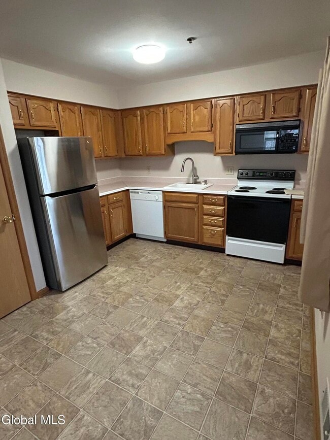 Building Photo - 55 Elderberry Ct