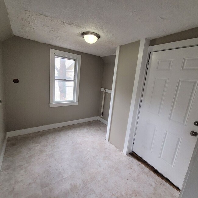 Building Photo - 2377 E 84th St