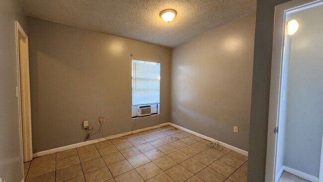 Foto del edificio - 1919 E. Mulberry Drive Unit 1A-1B