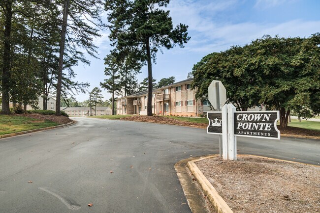 Building Photo - Crown Pointe