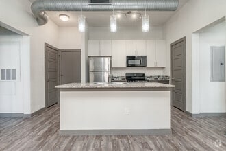 2BR, 2BA - 1,053SF - Kitchen - East End Lofts at the Railyard