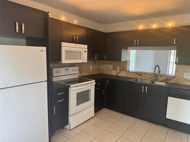 Foto del edificio - 950 SW 138th Ave