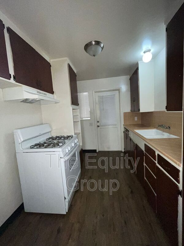 Building Photo - 427 N Encina St