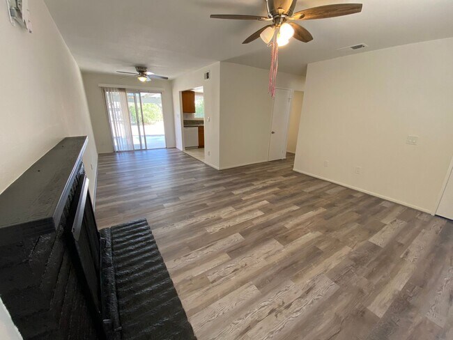 Building Photo - West Lancaster 2+2