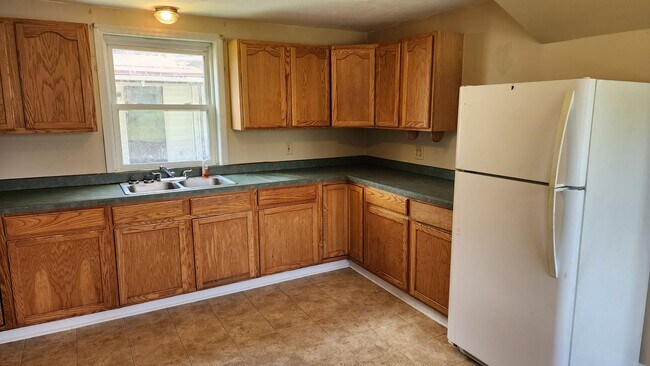 Building Photo - 1501 W. Henley St.