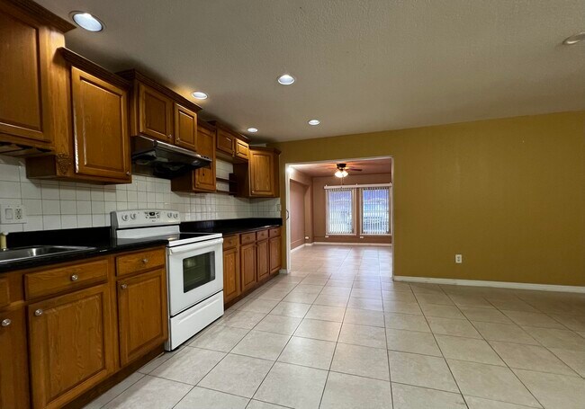 Building Photo - 4387 Golfers Cir W