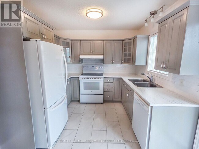 Building Photo - 42 Royal Beech Dr