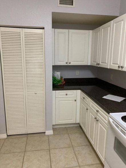 Foto del edificio - 549 SE Prescott Pl