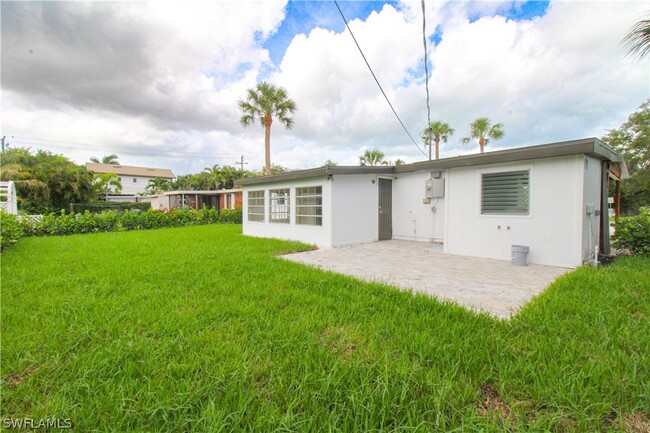 Building Photo - 1343 Brookside Dr