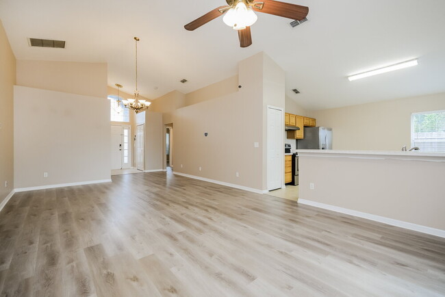 Building Photo - 2155 Colonial Woods Blvd