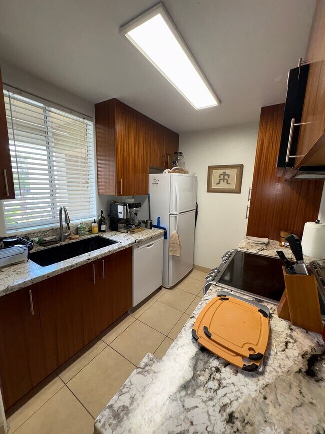 Building Photo - Furnished 2 bed, 2 bath in Alii Lani