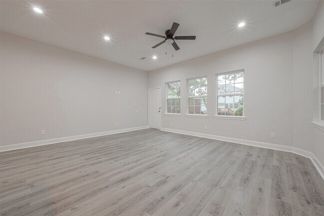 Foto del edificio - 2528 S Texas Ave
