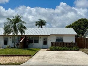 Building Photo - 8698 SE Hobe Ridge Ave