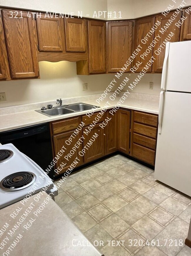 Building Photo - 321 4th Ave N