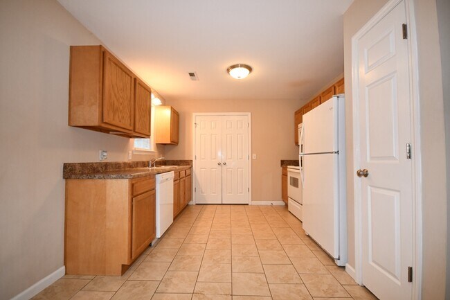 Foto del edificio - 338 Burnt Mill Ln