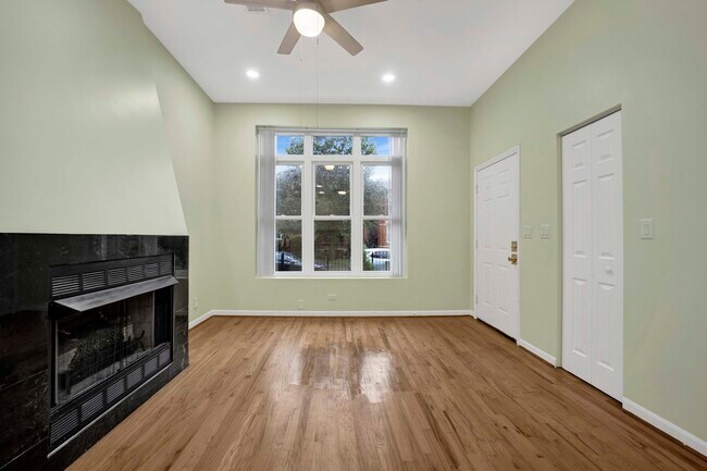 Foto del edificio - 1329 N Oakley Blvd