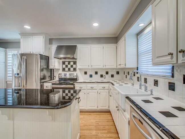 Building Photo - 7523 Azalea Ln