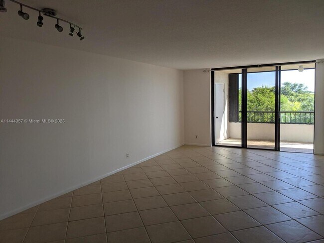 Foto del edificio - 2070 Homewood Blvd